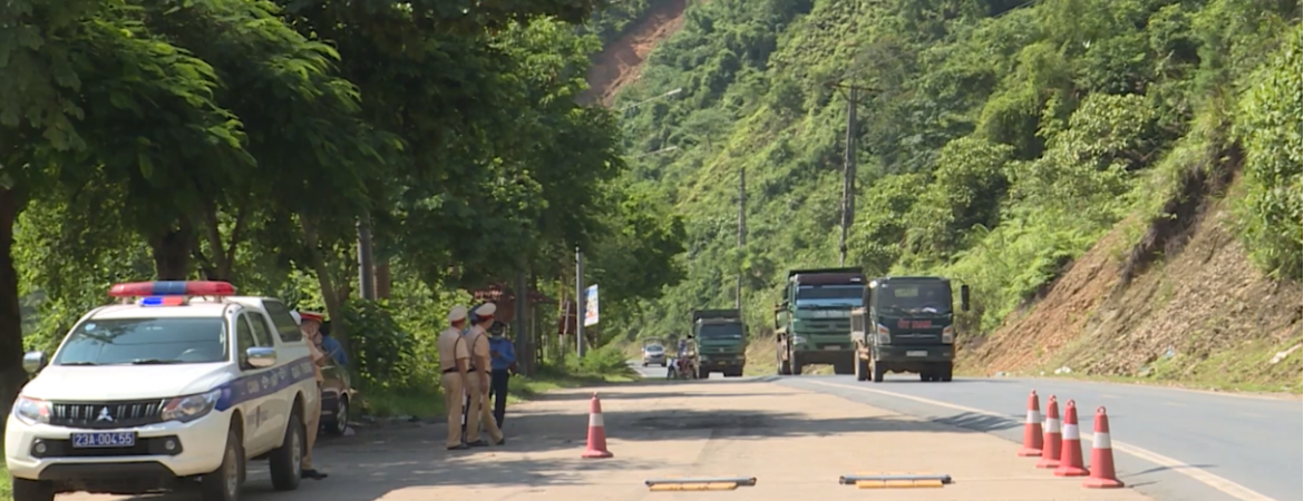 Police and Control Points in Ha Giang Experience Ha Giang tour 