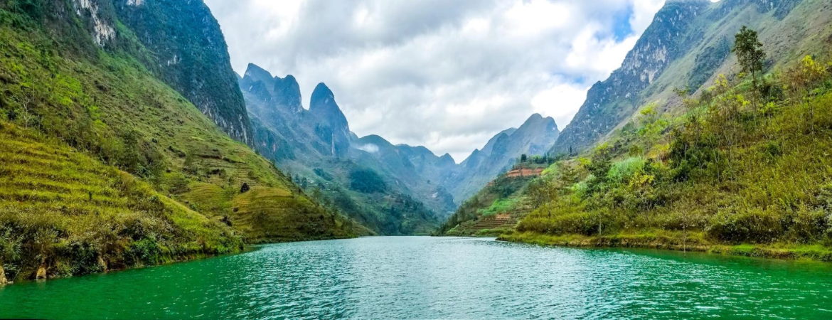 Nho Que River - How It Feels to Cruise Between the Tu San Canyon Walls