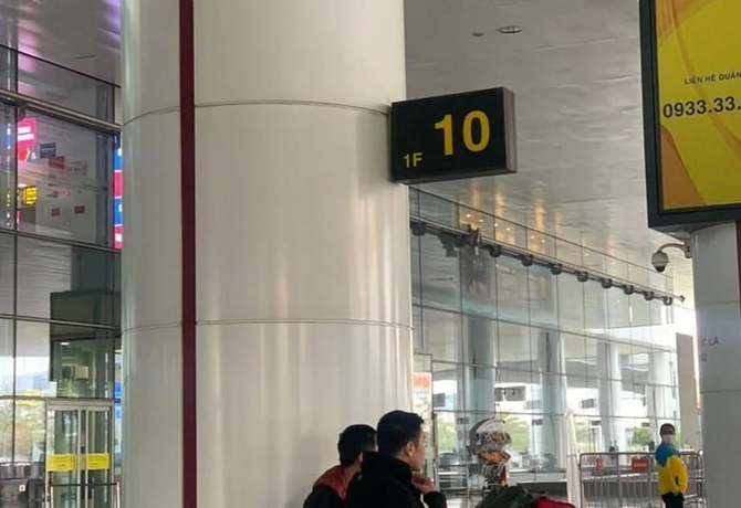 2nd Floor – Pillar 10 – International Terminal