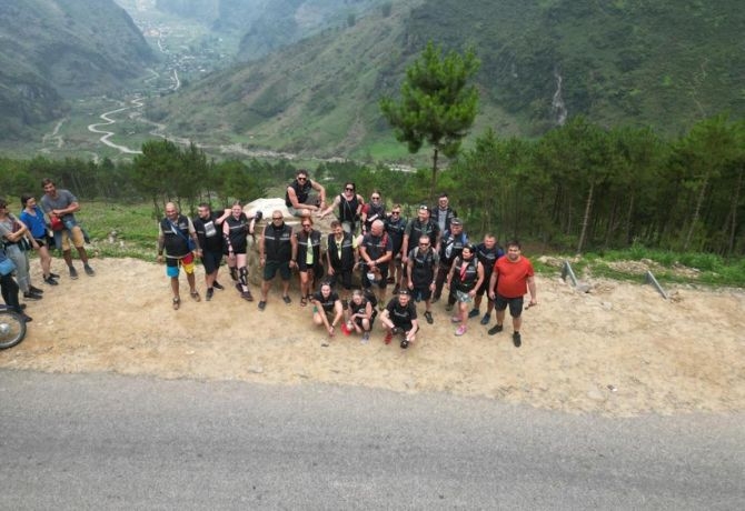 Take commemorative photos