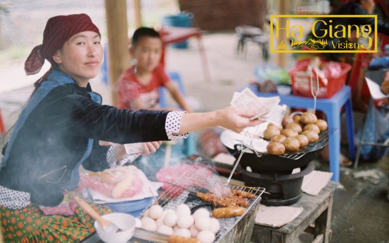 Ha Giang trip flavors include colorful sticky rice, buckwheat pancakes, and corn wine.