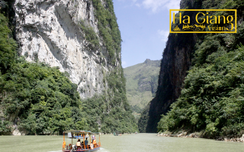 A 4-day Ha Giang Loop private tour allows deeper exploration.