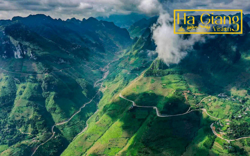 Ma Pi Leng Pass is among the most breathtaking Vietnam Ha Giang views.