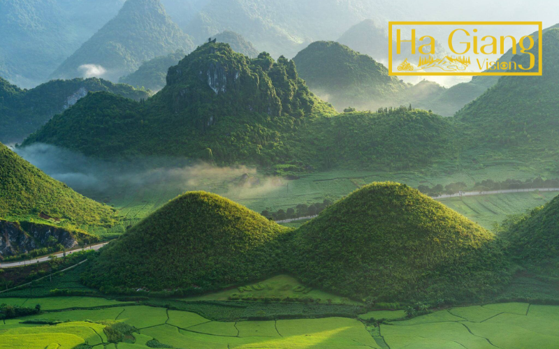 Visit Ha Giang to witness Quan Ba’s Heaven Gate mystical landscapes.