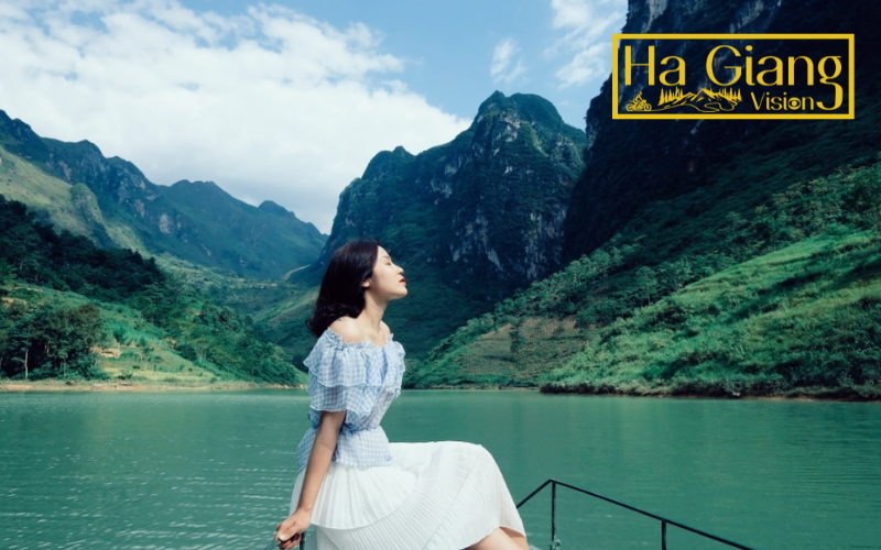 The Nho Quế River offers endless photography moments and stunning vistas.