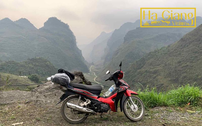 Inexperienced riders often find the Ha Giang Loop dangerous and difficult.