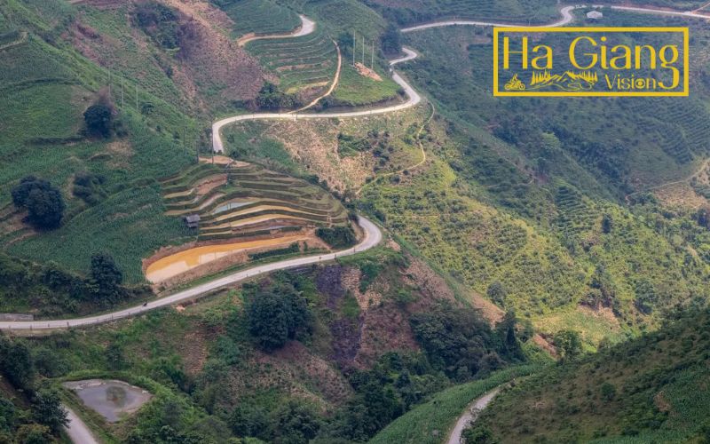 Sharp turns and high cliffs make the Ha Giang Loop dangerous.