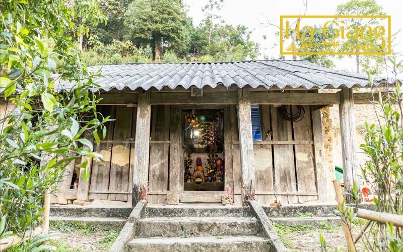 Suối Thầu Temple in Hoàng Su Phì offers a peaceful spiritual escape.