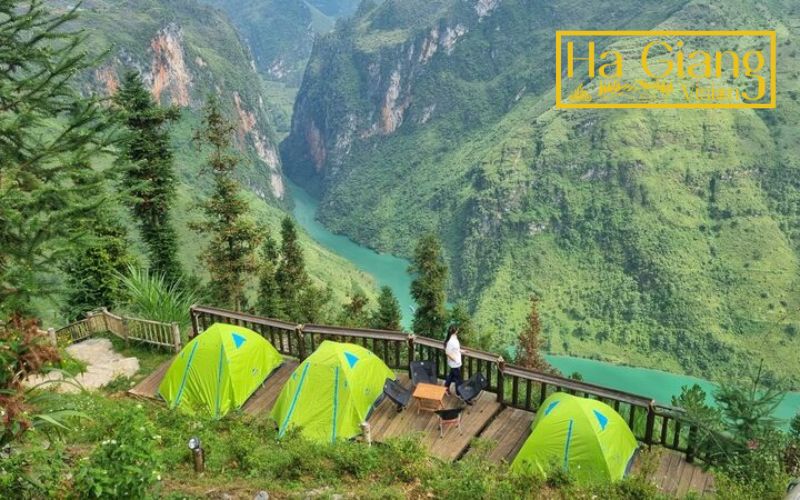 A serene spot at Ma Pi Leng offering the best coffee shop scenery.