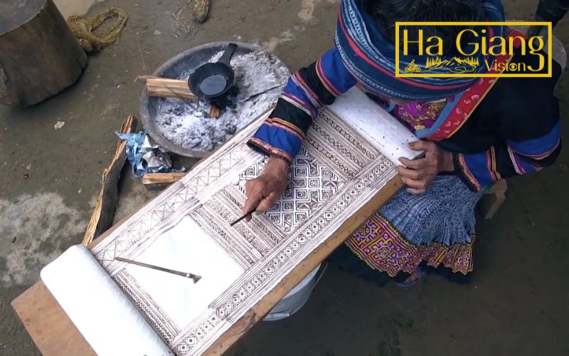 Lung Tam is a colorful example of Ha Giang’s hidden villages that celebrate traditional weaving.