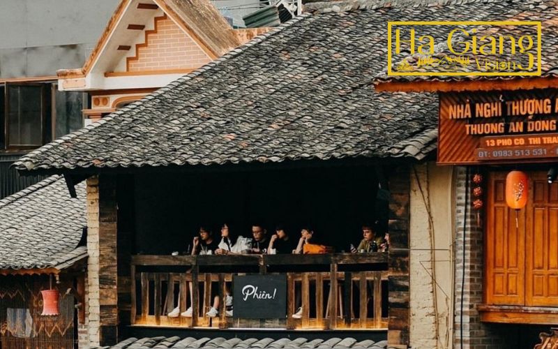 Trendy travelers love this best coffee shop for its comfort and connection.