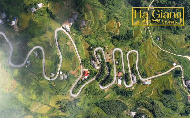 Ha Giang in November is ideal for the famous Loop.