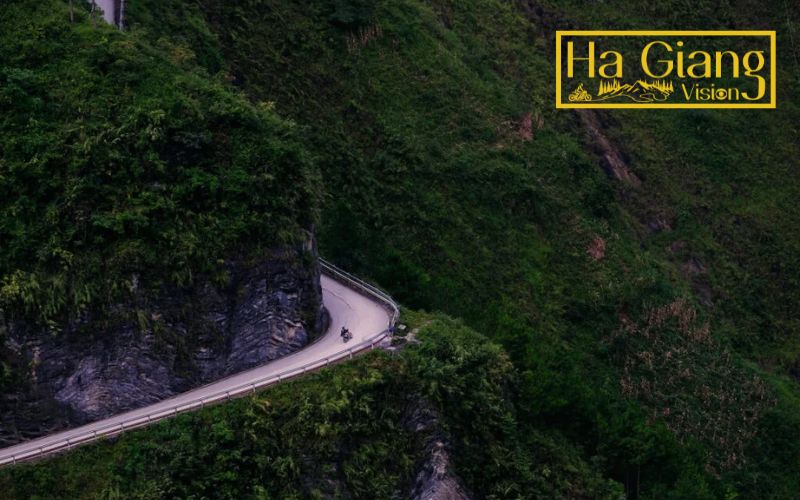 Ha Giang Loop tour for couples offers breathtaking views on Ma Pi Leng Pass.