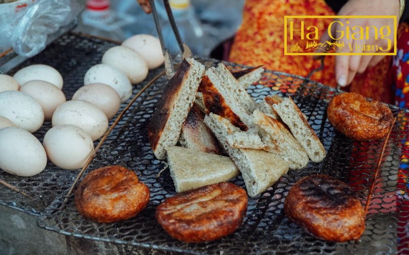 Hà Giang food captures autumn beauty in nutty, soft buckwheat cakes.