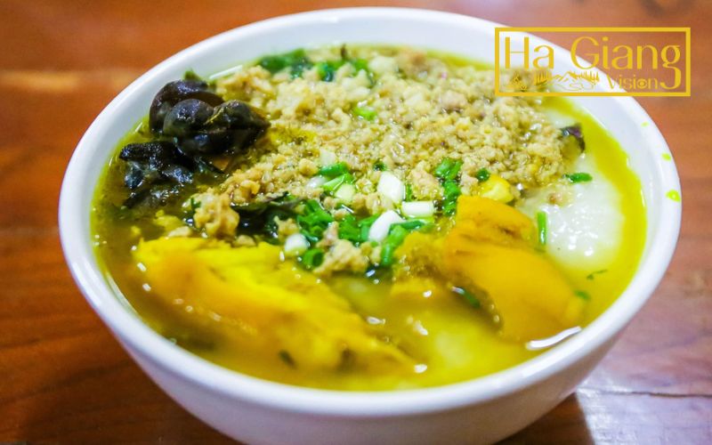 Hà Giang food comforts travelers with warm, rich, and healing ấu tẩu porridge.