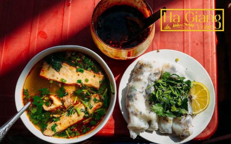 Hà Giang food delights mornings with silky rice rolls and rich broth.