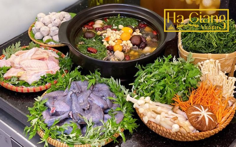 Hà Giang food warms hearts with herbal, nutritious black chicken hotpot.