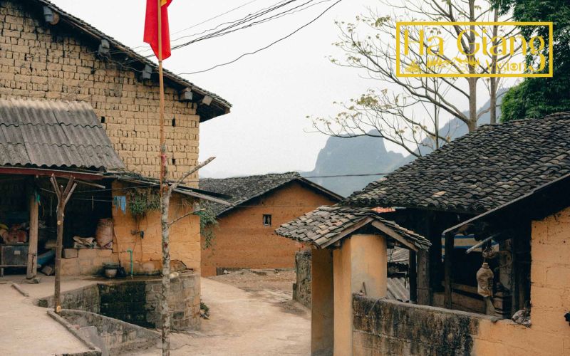 The ethnic village preserves Giáy lifestyles among terraced fields and quiet valleys.