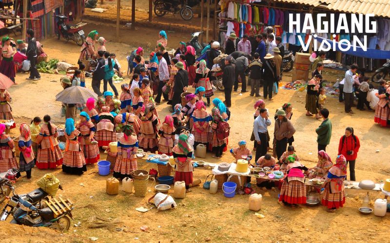 Hoang Su Phi local market blends terraces, crafts, herbs, and tradition beautifully.