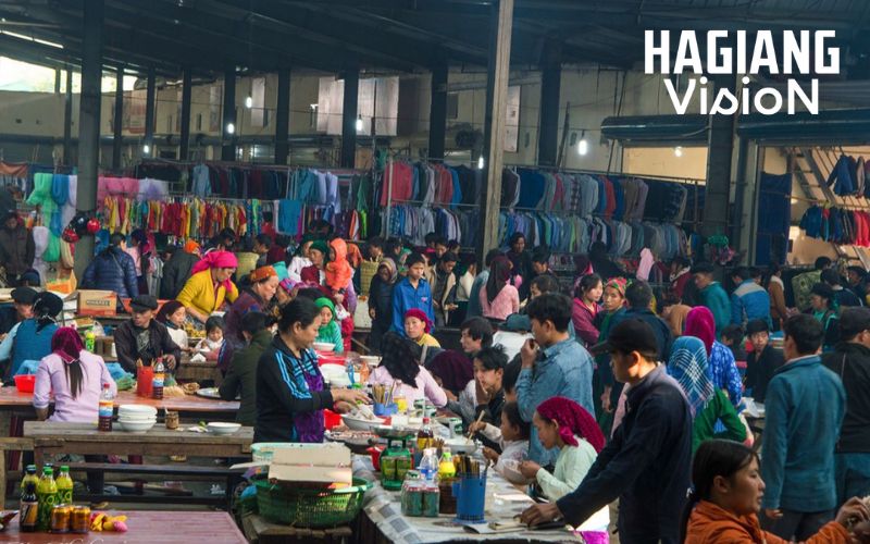 Meo Vac Market brings diverse ethnic groups together in vivid tradition.