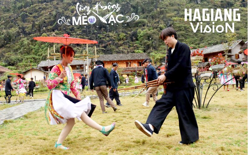 Some Sundays, Meo Vac Market fills with music and lively performances.