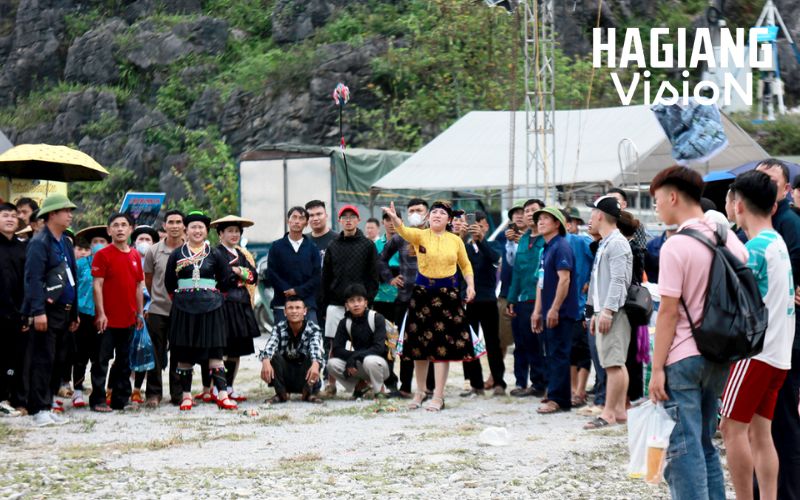 Activities at Khau Vai Love Market create joyful interaction and genuine community connection.