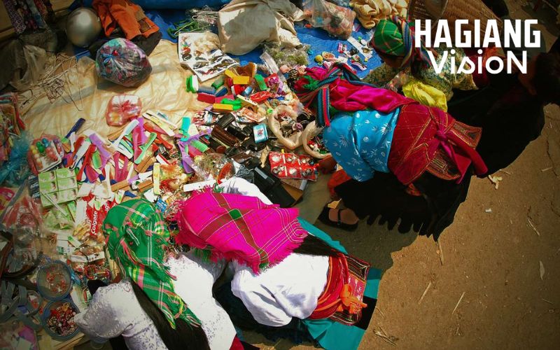 Sa Phin Market showcases lively H’Mông traditions and meaningful social gatherings.