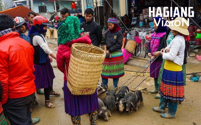 Hoang Su Phi Market brings ethnic communities together through color and tradition.