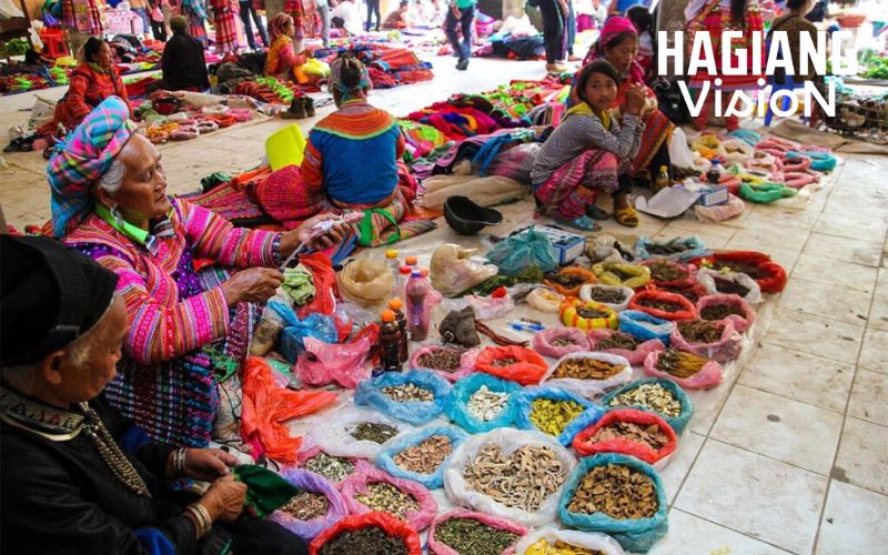 Hoang Su Phi Market reflects authentic mountain life and enduring cultural traditions.