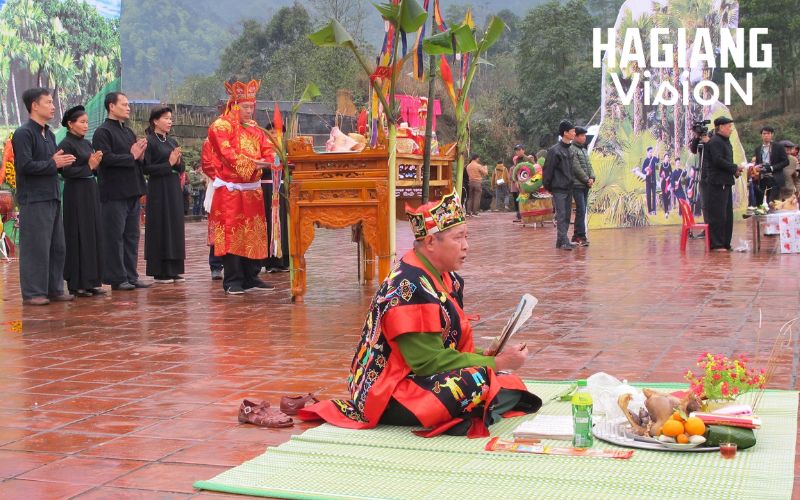 Ceremonial rites at Long Tong festival honor agricultural spirits and seasonal prosperity.