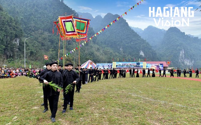 Generations preserve Long Tong festival traditions that reflect deep Tay cultural heritage.