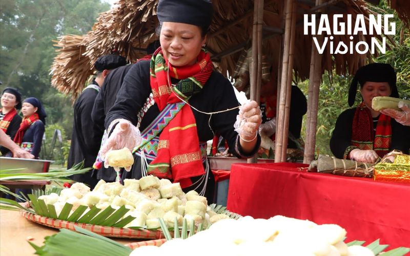 Tay cuisine at Long Tong festival offers flavorful dishes connected to regional identity.