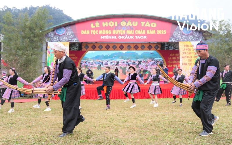 The Gau Tao festival comes alive through khèn music and dances.