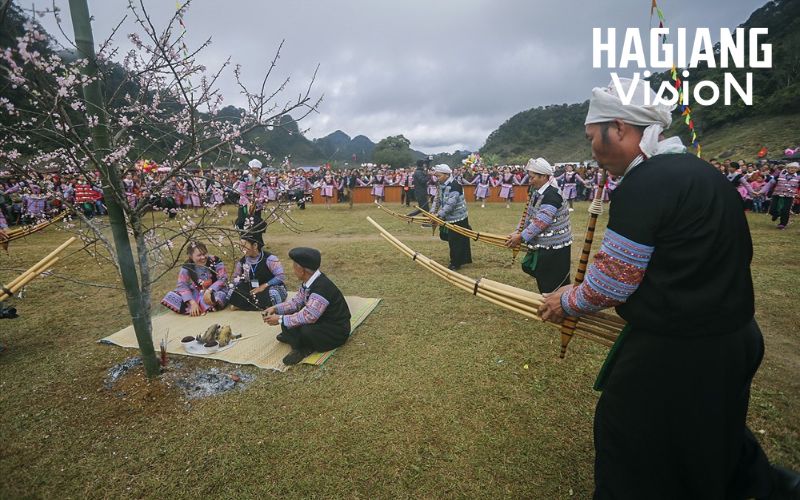 The Gau Tao festival reflects deep spiritual beliefs and ancestral gratitude.