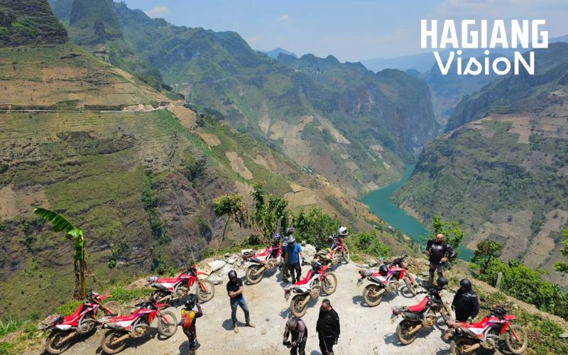 Ha Giang motorbike rental unlocks freedom, culture, and unforgettable mountain adventure.
