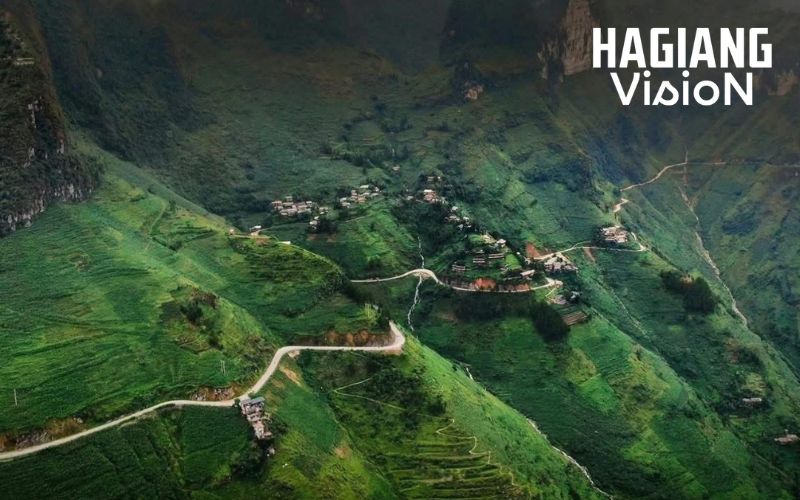 Ma Pi Leng Pass connects remote highlands with dramatic canyon landscapes