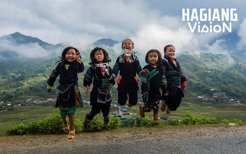 Ma Pi Leng Pass connects travelers with authentic northern ethnic cultures