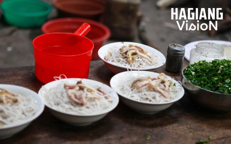 Ma Pi Leng Pass journey introduces travelers to authentic highland cuisine