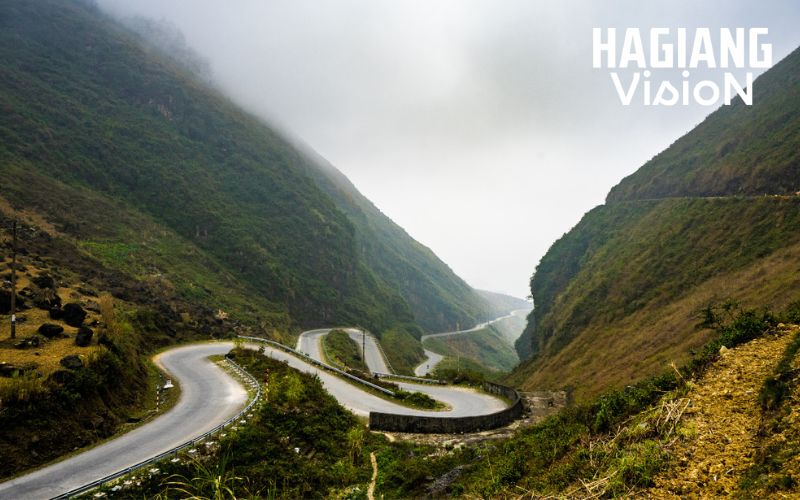 Dong Van routes include Tham Ma Pass scenic mountain curves