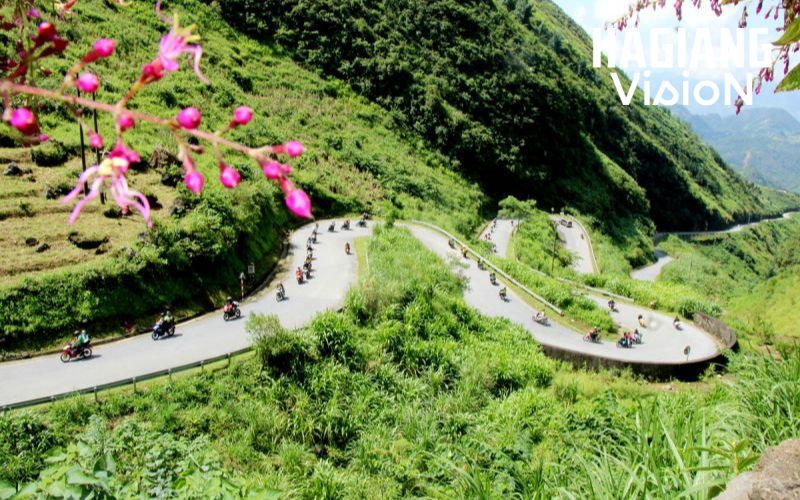Stable roads and clear views define journeys in Ha Giang in spring